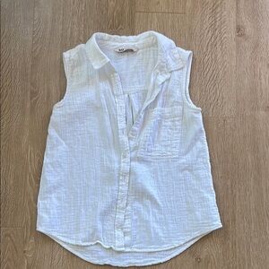 SO White Sleeveless Button Down Shirt Notched Collar